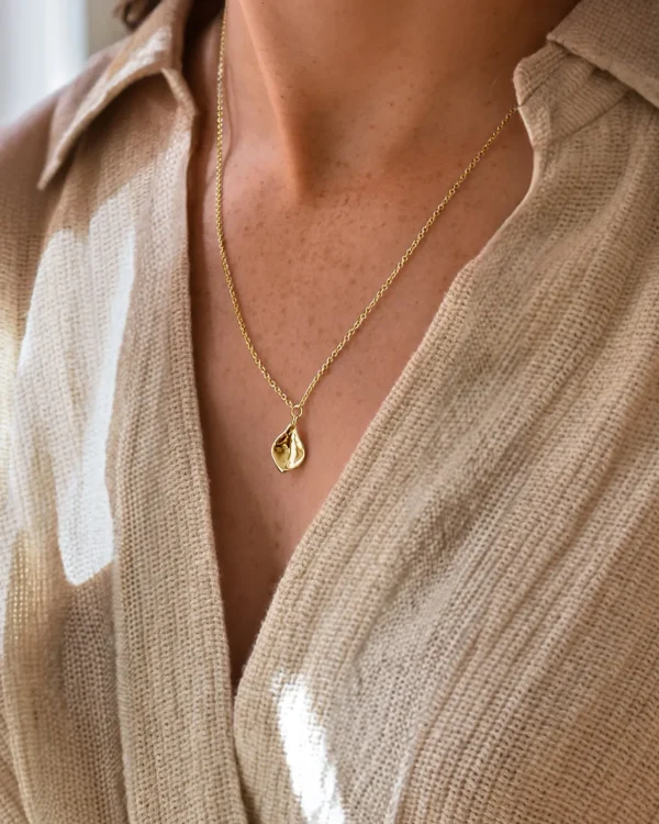 Gaias Grace single necklace gold