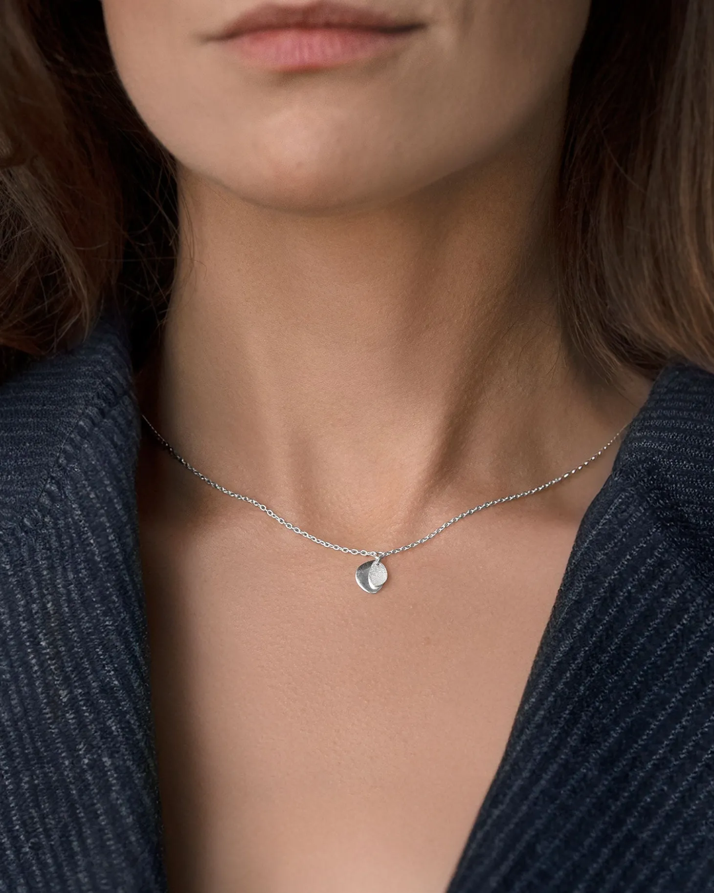 lakeside_drop_necklace_si_0.webp Lakeside drop necklace silver