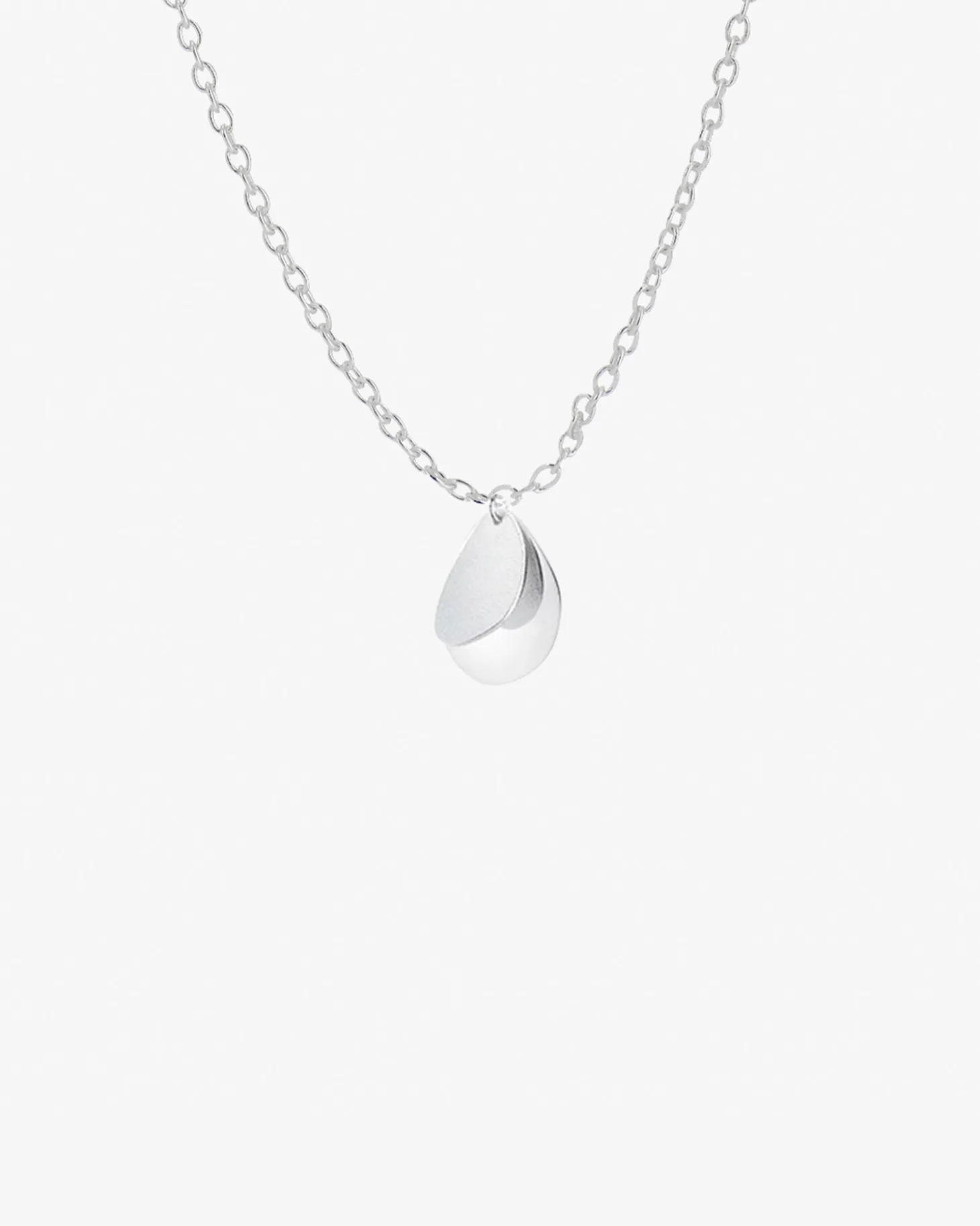 lakeside_drop_necklace_si_1.webp Lakeside drop necklace silver