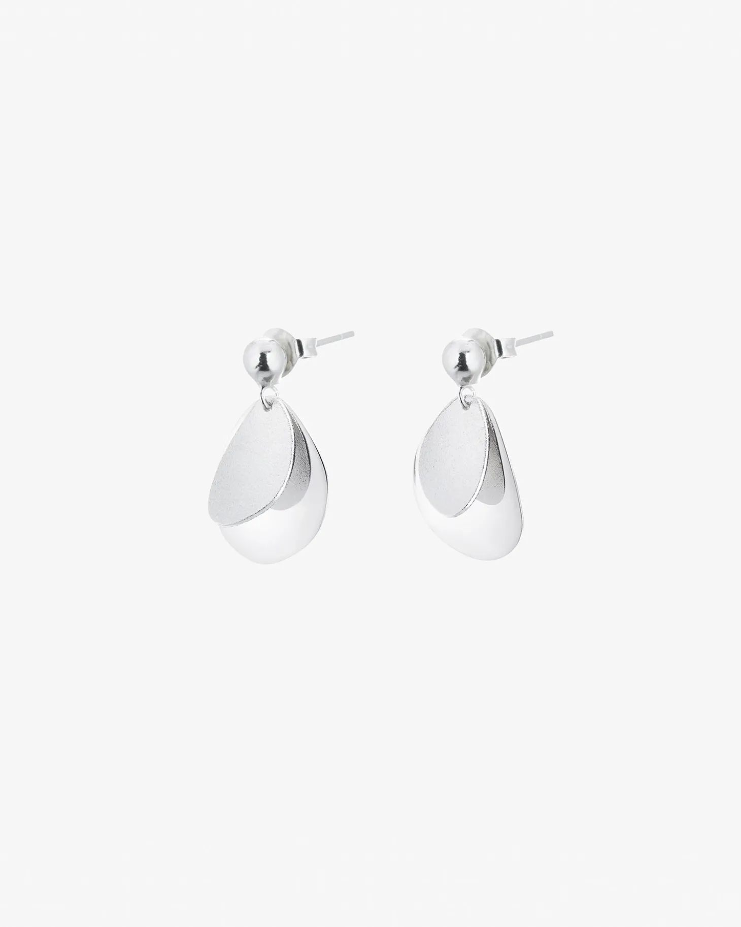 lakeside_drop_studs_silve_0.webp Lakeside drop studs silver