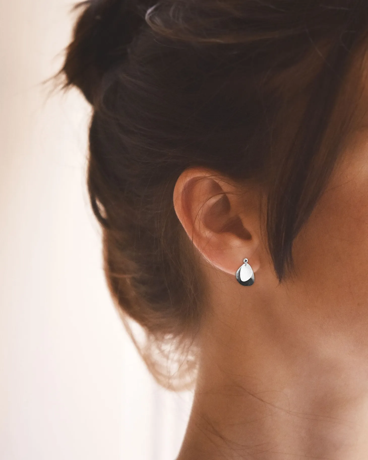 lakeside_drop_studs_silve_1.webp Lakeside drop studs silver
