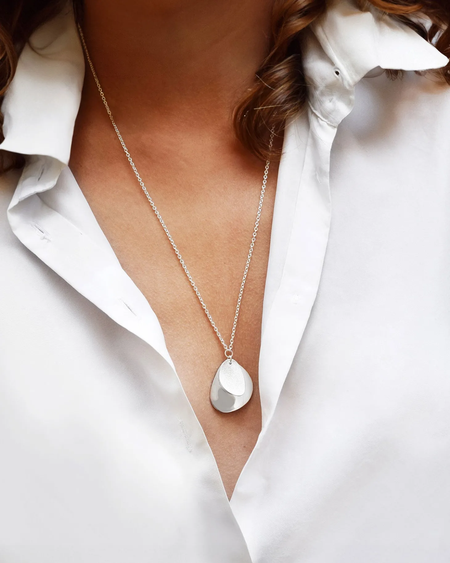 lakeside_single_necklace__1.webp Lakeside single necklace silver