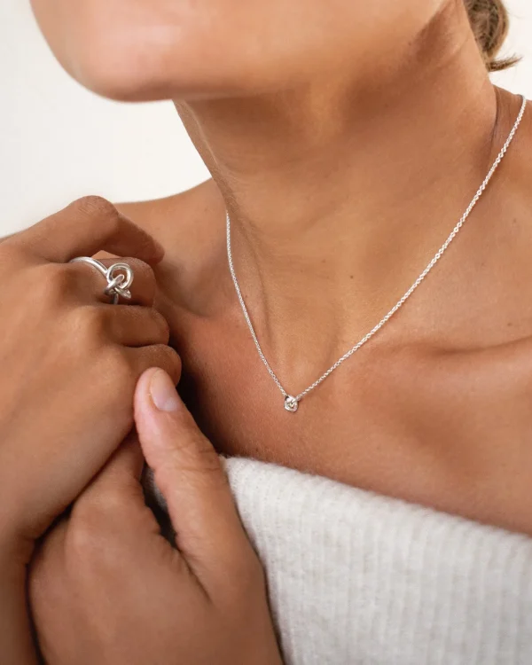 Le Knot drop necklace silver