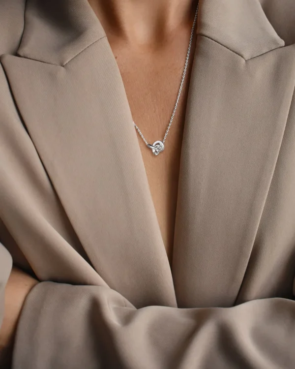 Le Knot necklace silver