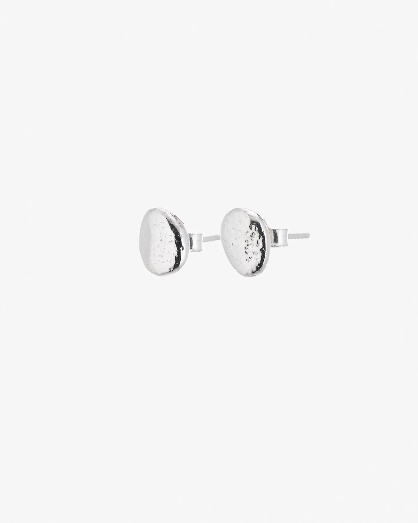 pebbles_studs_silver_0.webp Pebbles studs silver