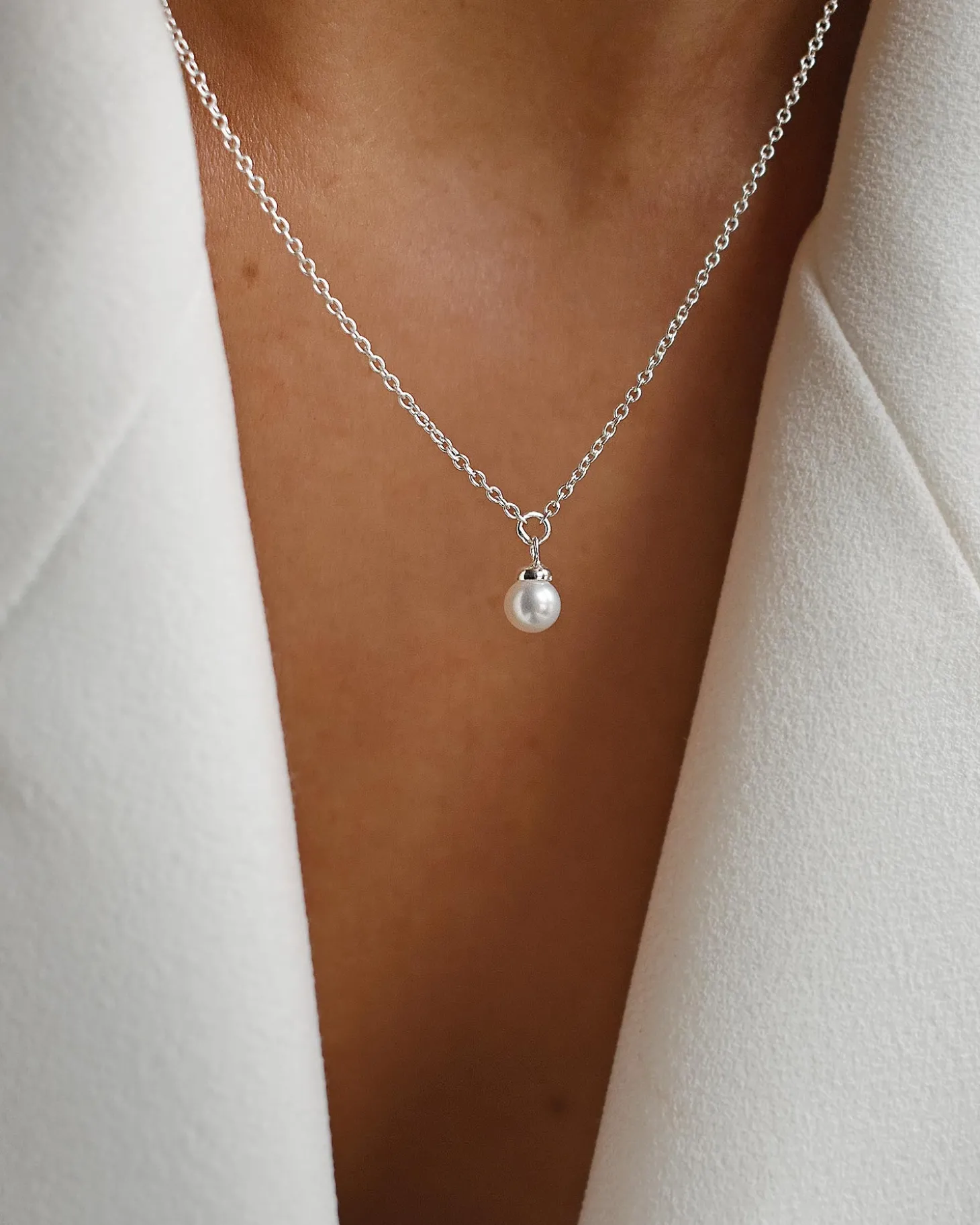 petite_pearl_single_neckl_1.webp Petite Pearl single necklace silver