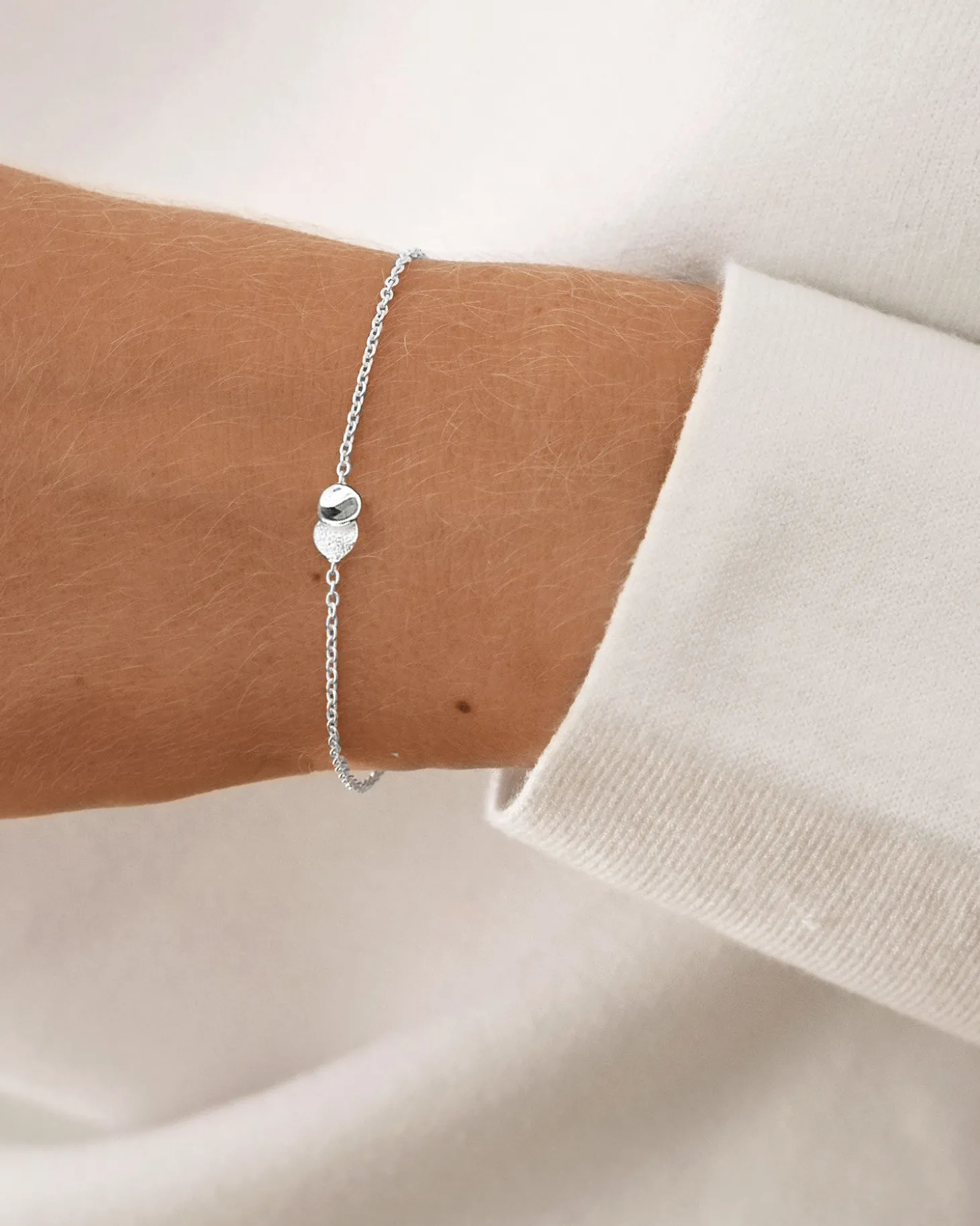 rocky_shore_drop_bracelet_1.webp Rocky Shore drop bracelet silver