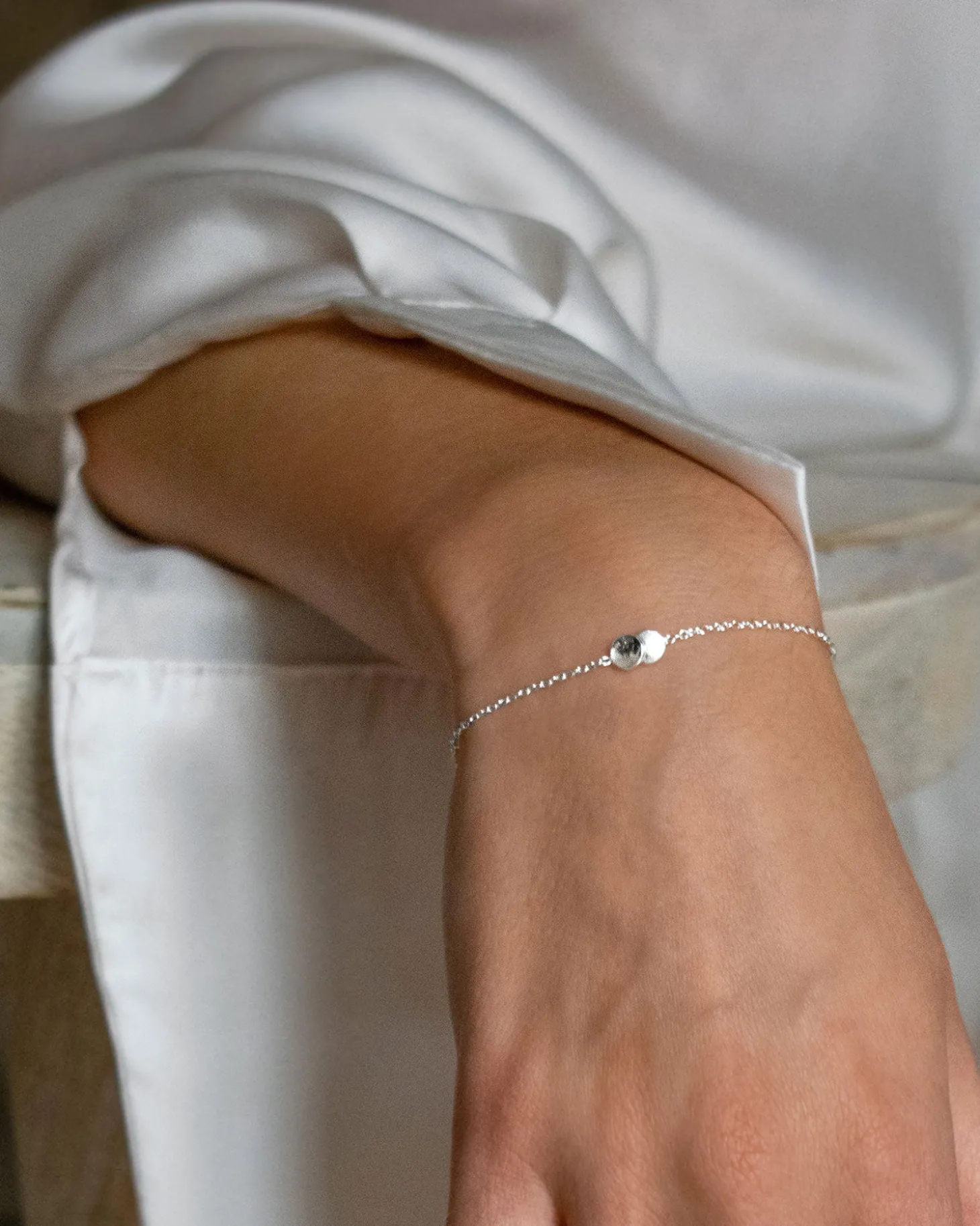 rocky_shore_drop_bracelet_3.webp Rocky Shore drop bracelet silver
