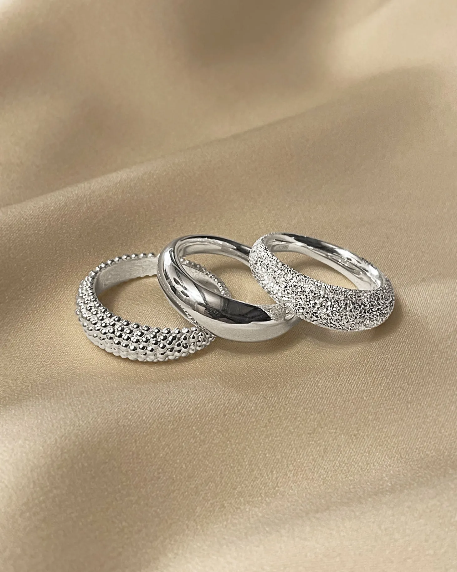 stardust_ring_polished_si_2.webp Stardust ring polished silver